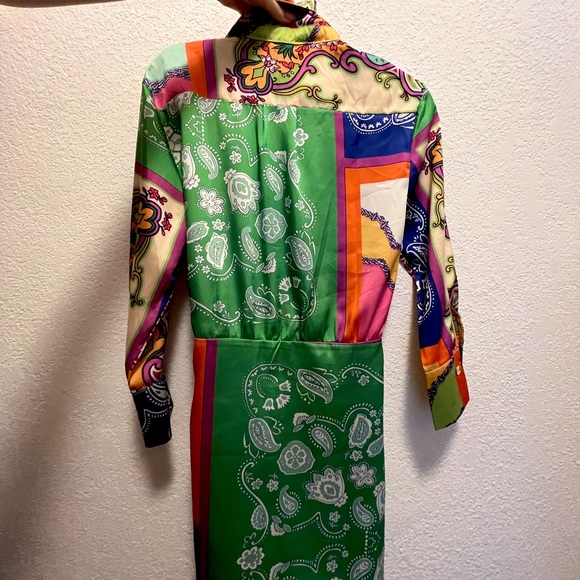 Colorful Design Silky lightweight longsleeve Dress - Picture 2 of 3